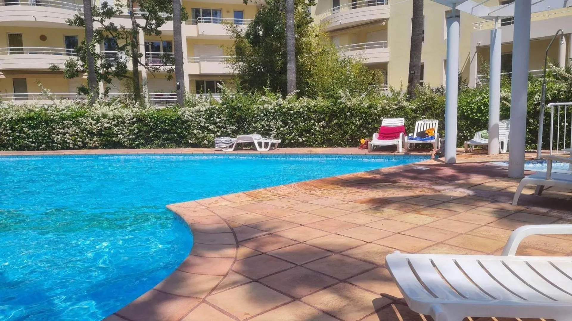 Agreable Chambre Et Salle De Bain Privee Dans Notre Appartement Partage Κάννες 0*,  Γαλλία